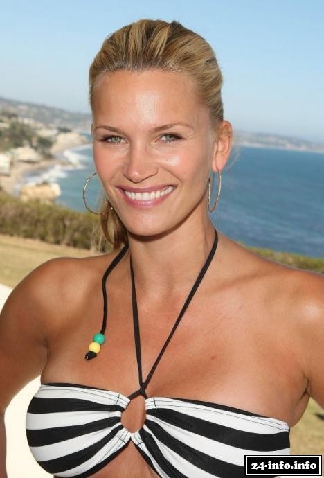 Голая звезда Наташа Хенстридж