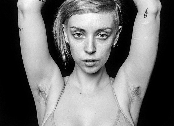 Небритые подмышки