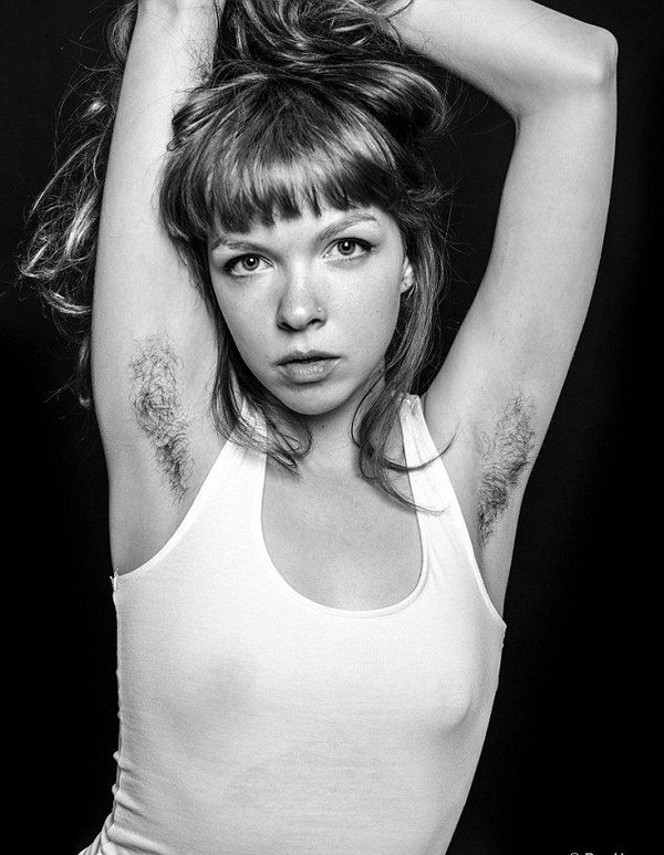 Небритые подмышки