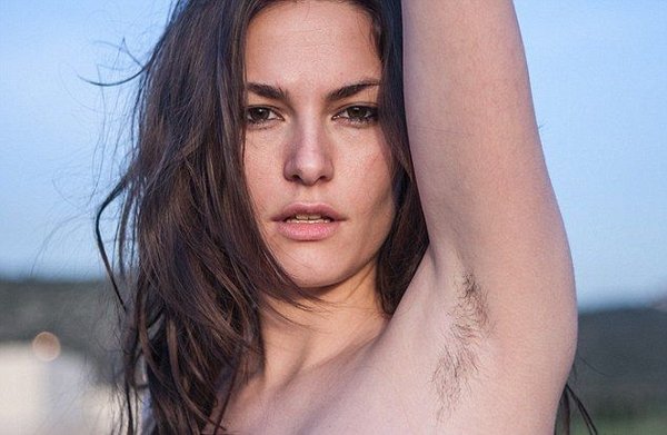 Небритые подмышки