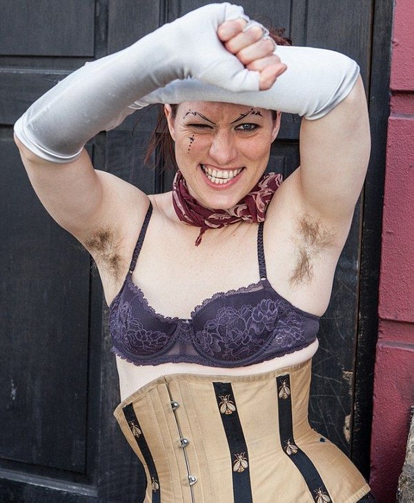 Небритые подмышки