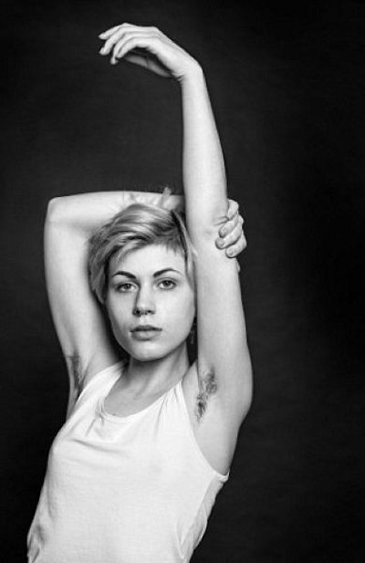 Небритые подмышки