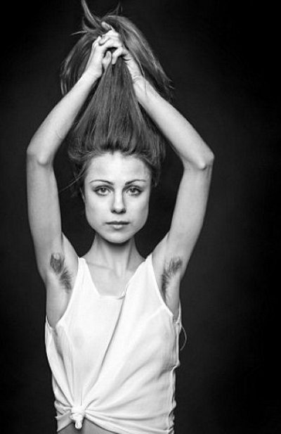 Небритые подмышки