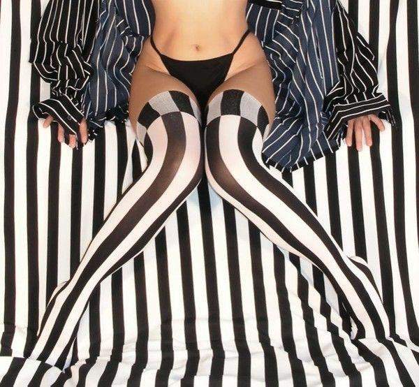 У училки задралась юбка возле доски - Эроприколы