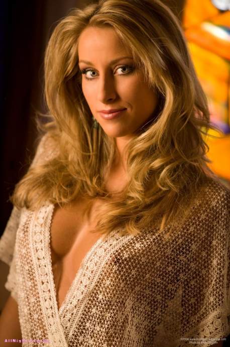 Интим Kristy Dwyer в элитном ресторане