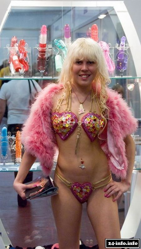 Карина Барби на эротической выставке X'Show НЮ