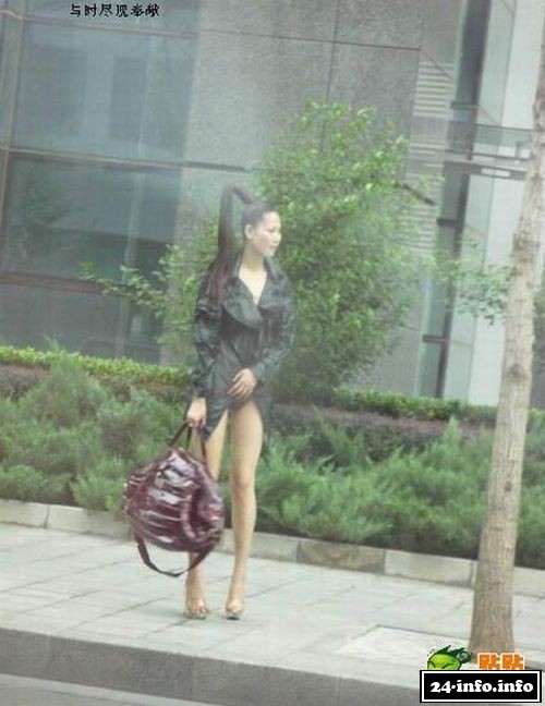 Пекинская девушка в симпатичном наряде