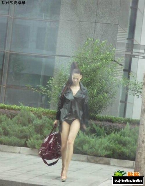 Пекинская девушка в симпатичном наряде