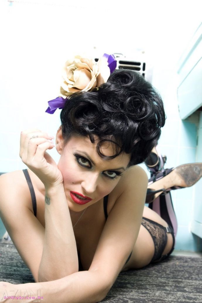 Проколотые соски Jessica Jaymes