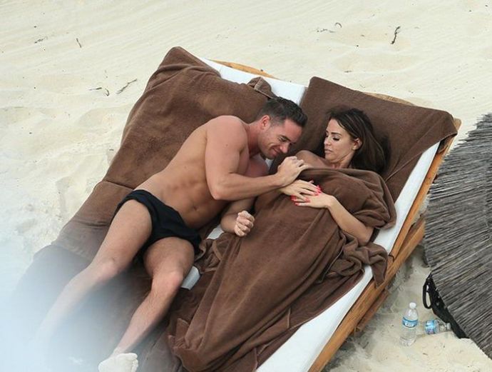 Самым интересным на свадьбе Кэти Прайс было бросание букета