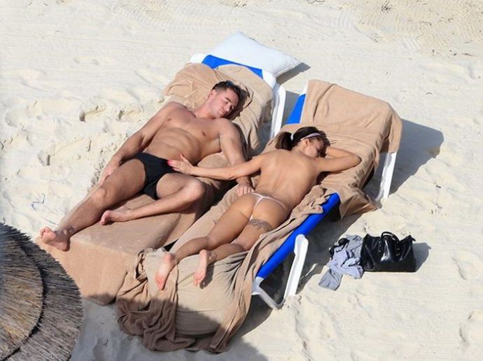 Самым интересным на свадьбе Кэти Прайс было бросание букета