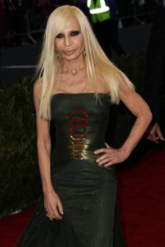 Донателла Версаче испугала гостей бала Донателла Версаче испугала гостей бала