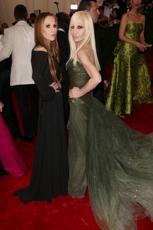 Донателла Версаче испугала гостей бала Донателла Версаче испугала гостей бала