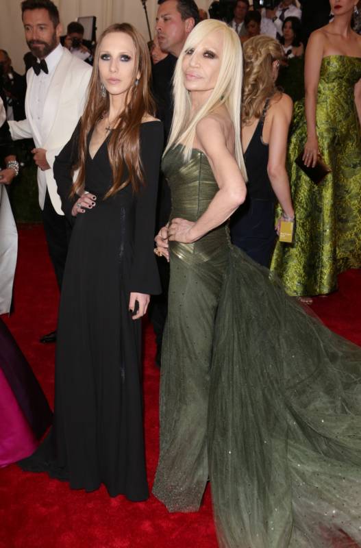 Донателла Версаче испугала гостей бала Донателла Версаче испугала гостей бала