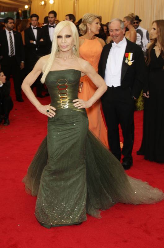 Донателла Версаче испугала гостей бала Донателла Версаче испугала гостей бала