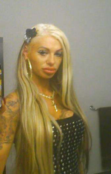 Гламурная блондинка из социальной сети Гламурная блондинка из социальной сети