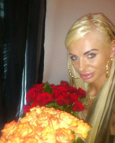 Гламурная блондинка из социальной сети Гламурная блондинка из социальной сети