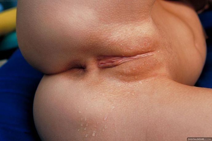 Развратная девчонка на речке