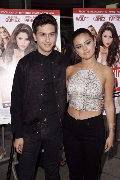 29 июля: Селена Гомес и Нат Вольф на премьере фильма