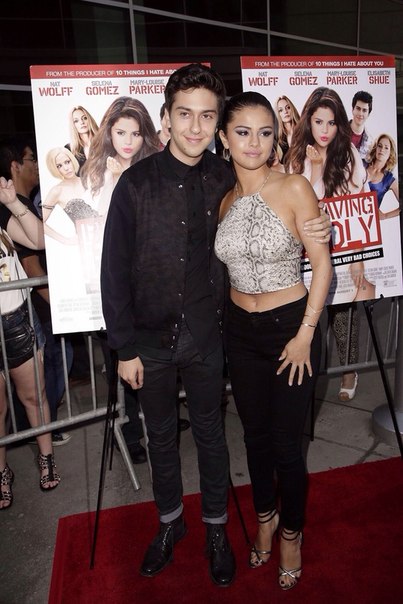 29 июля: Селена Гомес и Нат Вольф на премьере фильма