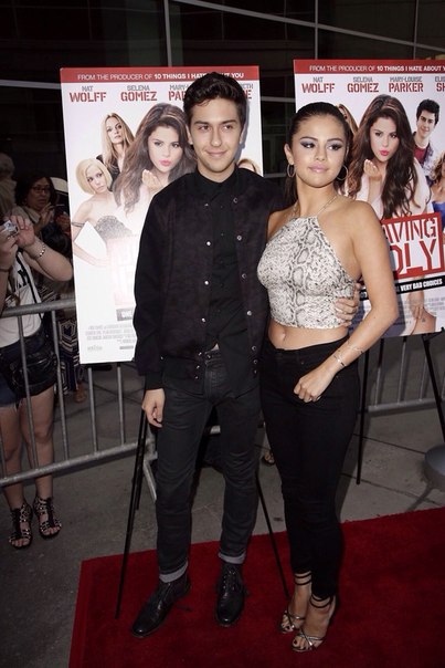 29 июля: Селена Гомес и Нат Вольф на премьере фильма