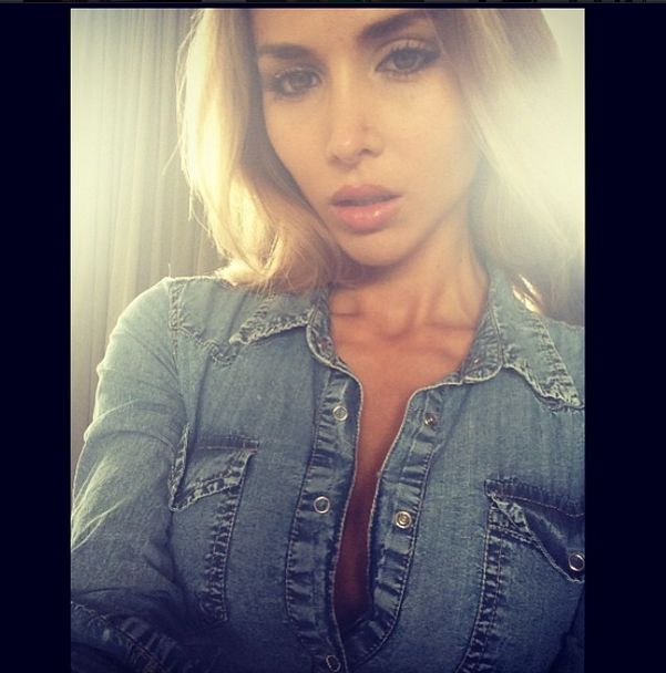 Известный футболист немецкой сборной Марио Гётце Известный футболист немецкой сборной Марио Гётце