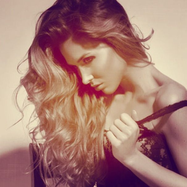 Известный футболист немецкой сборной Марио Гётце Известный футболист немецкой сборной Марио Гётце