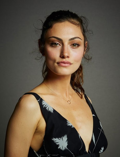 Фиби Тонкин на фотосессии для сериала «Древние»