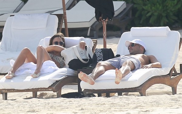 Джессика Альба с мужем на прошлой неделе во время отдыха