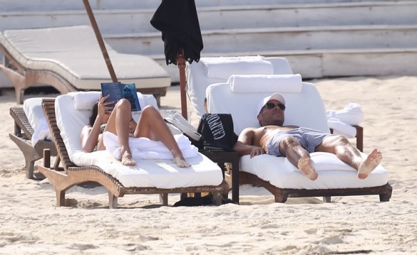 Джессика Альба с мужем на прошлой неделе во время отдыха