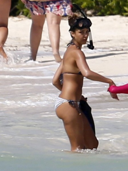 Джессика Альба с мужем на прошлой неделе во время отдыха