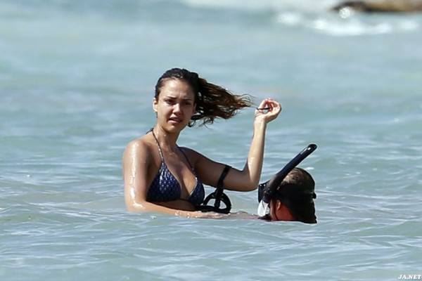 Джессика Альба с мужем на прошлой неделе во время отдыха