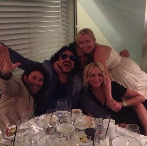 А это наши звезды зажигают на вечеринке в Монако!