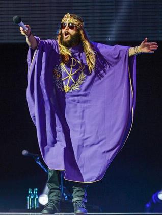 Джаред Лето удивил своим костюмом на концерте