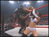 Толпа телок бегут за раздетым мужиком - Эроприколы