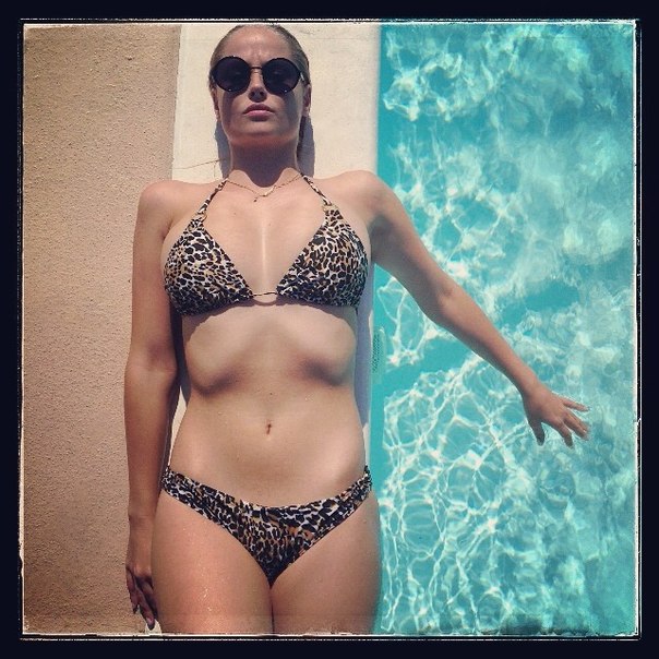 Genevieve Morton - Instagram