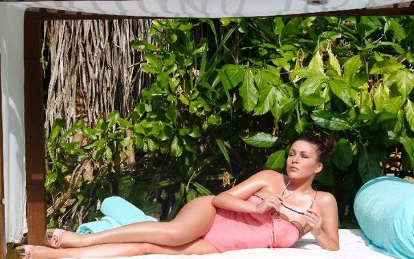 Ирина Дубцова улетела отдыхать с сыном