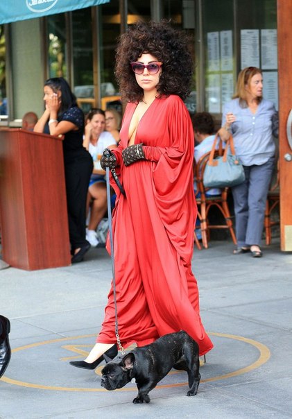 Леди Гага покидает свои апартаменты в Нью-Йорке