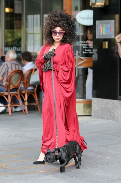 Леди Гага покидает свои апартаменты в Нью-Йорке