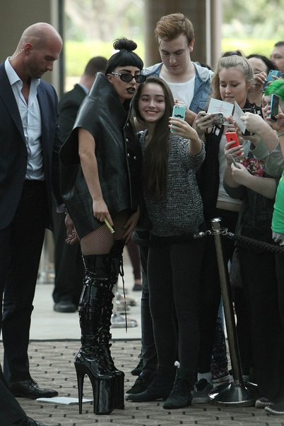 Леди Гага удивила поклонников в Австрии обувью