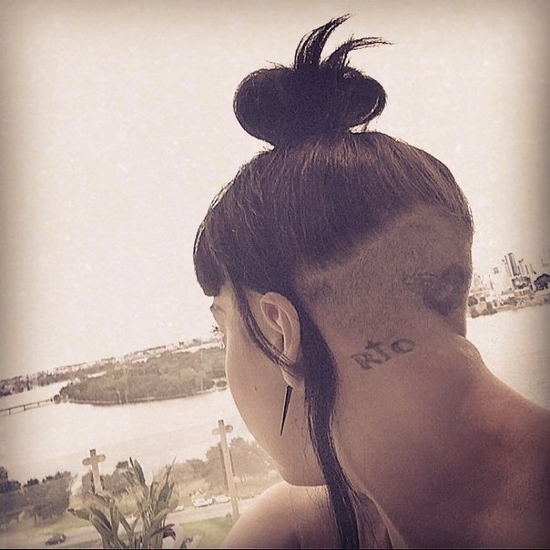 Леди Гага удивила своей прической!