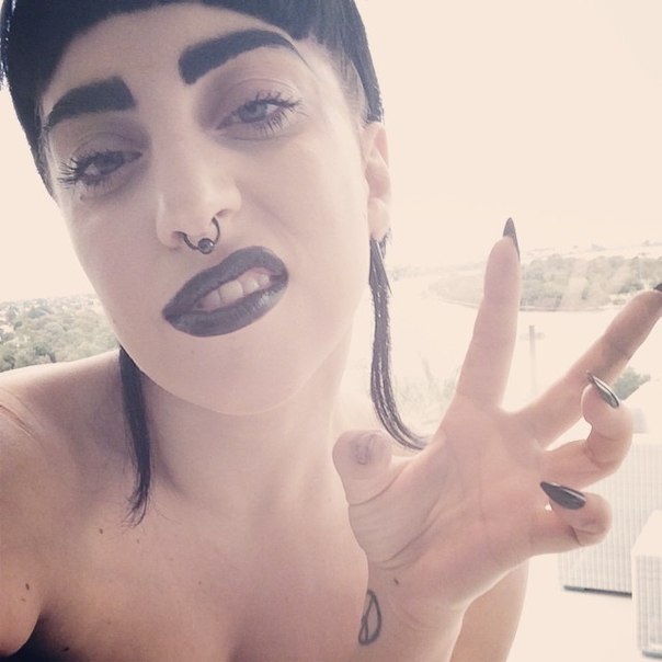 Леди Гага удивила своей прической!