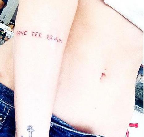 Майли Сайрус сделала новое тату!