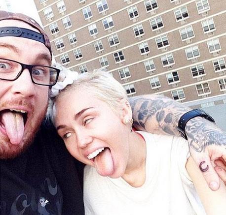 Майли Сайрус сделала новое тату!