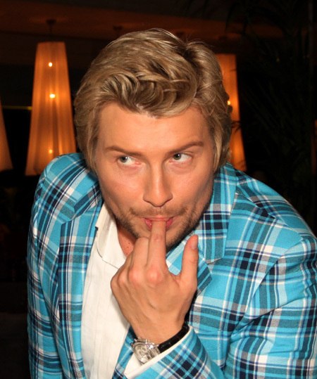 Николай Басков тонко намекает, что умеет кое что