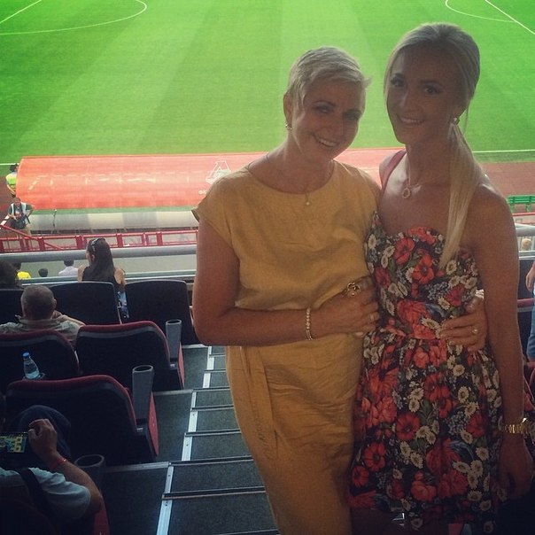 Ольга Бузова со своей свекровью посетила матч