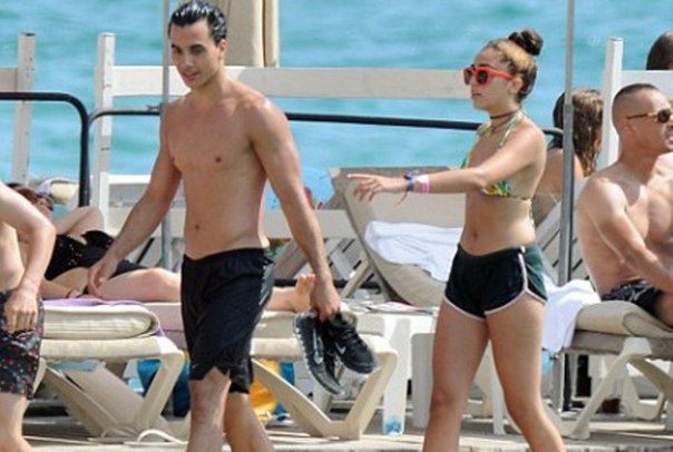 Пока Мадонна улетела на съемки, ее 17-летняя дочка