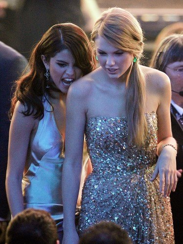 Селена Гомес голодна?