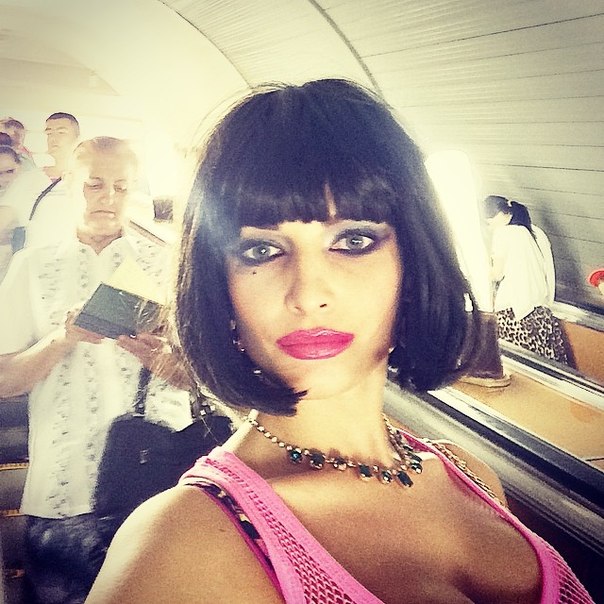 Татьяна Котова проехала на метро, в наряде проститутки!