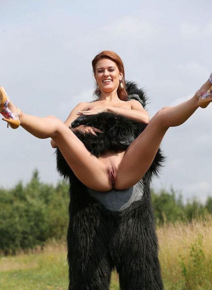 Голая баба среди зеков - Эроприколы